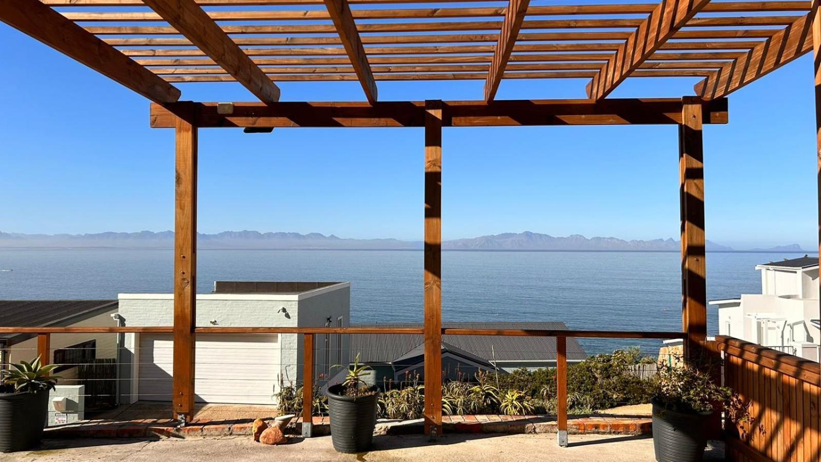 Relax,revive,reset & Enjoy The Sounds Of The Sea! Apartment Cape Town